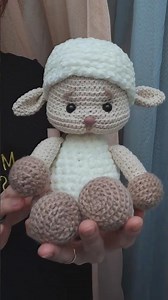 Милая овечка 🤎 1900 🐑. #подпишись #вязание #амигуруми #игрушка #ручнаяработа #подарок #творчество