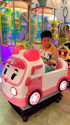 Having fun with a super cute pink Hello Kitty ride 💗🚗🐾😍 #cutebaby