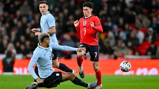 Angleterre-Uruguay: le geste fou d'Araujo sur la cheville de Foden (qui s'en sort très bien)