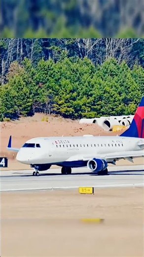 Delta CRJ-900 landing.🛬❤️ #DeltaAirlines #DeltaConnection #CRJ900 #BombardierCRJ #TeamDelta #landing