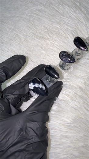 A simple black nails 🖤💅🏻✨! #peacocknailstudio #manicurepedicure #bukitindah #fypage #viraltiktok