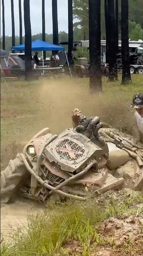Can Am Outlander EATIN at Muddy Bottoms! #canam #outlander #mudding