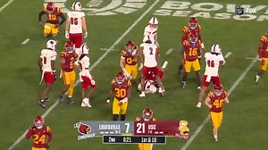 "Play for the guys who are here now." Jenny Taft shares USC Football Lincoln Riley's message to his team ahead of the Holiday Bowl ⬇️ | College Football on FOX