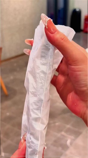 ジュエリーみたいなiPhoneケース📱✨ マットな背面×高見えゴールドで手元が一気に華やかに。レンズまでフルカバー＆MagSafe対応で使いやすさも◎ #iPhoneケース #スマホケース #MagSafe #iPhoneアクセサリー #TikTokShop