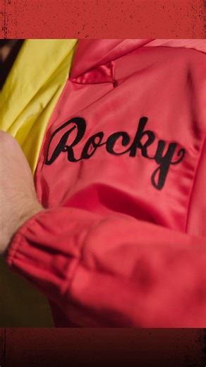 ROCKY - THE MUSICAL on Instagram: "🥊 Ogni sogno nasce da una sfida. Ogni forza nasce da un legame. Rocky – The Musical prende vita sul palcoscenico in uno spettacolo intenso e coinvolgente, dove il coraggio incontra l’amore e la determinazione diventa speranza. Sul ring del teatro, la storia di Rocky Balboa si intreccia con quella di Adriana: due anime fragili che imparano a sostenersi, a credere in se stesse, a non arrendersi mai. @marioermito e @giulia8nello danno volto e cuore a un racconto 