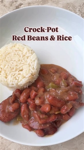 Slow Cooker Red Beans and Rice Recipe: https://fitslowcookerqueen.com/slow-cooker-red-beans-rice-sausage/ | Shannon Epstein - Fit Slow Cooker Queen