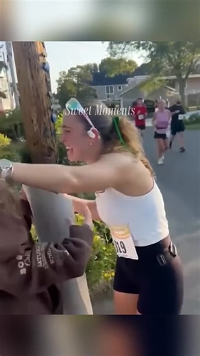 She Drove Two Hours Just to Support Her Best Friend ❤️ #wholesome #bestfriend #friendshipgoals #fyp | Sweet Moments