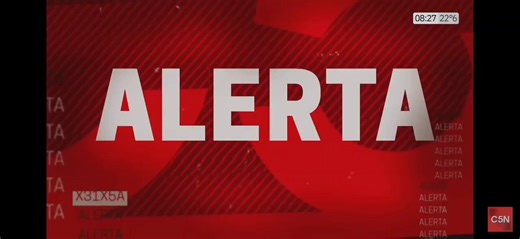 🚨URGENTE🚨Alumno de 15 años mató a balazos a un compañero de 13 años, habría herido a otro.Ocurrió hoy a la mañana en la escuela Mariano Moreno de San Cristóbal, Santa Fe.El arma del alumno agresor sería una escopeta recortada que ingresó oculta en su mochila. La situación fue controlada gracias a la intervención de un asistente escolar, que se abalanzó sobre el agresor y logró quitarle el arma. El adolescente de 15 años fue detenido por la Policía. La escuela fue evacuada de inmediato, la zona