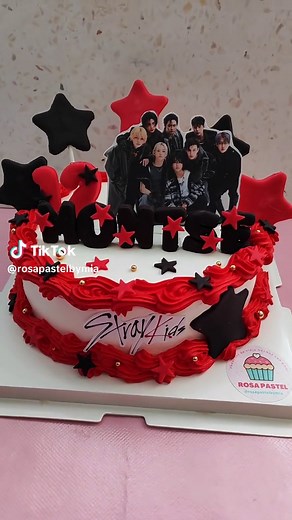 Pastel de Stray Kids para Fiesta de Cumpleaños