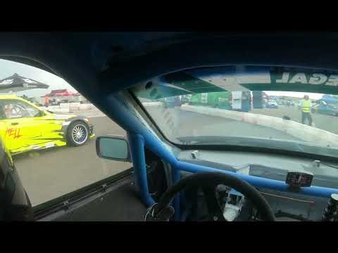 на газ не нажимает!