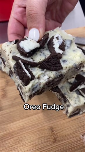 Easy 3-Ingredient Oreo Fudge Recipe