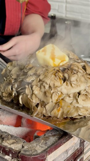 maitake mushrooms / 舞茸 @kenshi_ryota