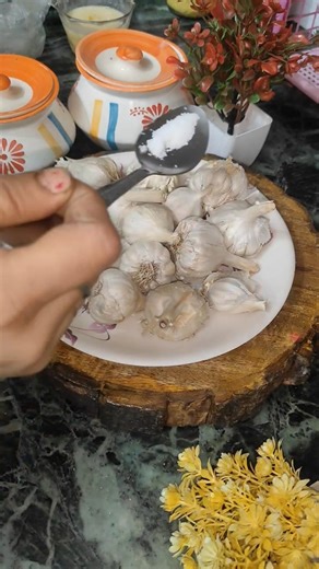 लहसुन पर नमक डाल कर देखो।Put Salt On Salt #viral #shorts #kitchenhacks #kitchentips #viralvideo