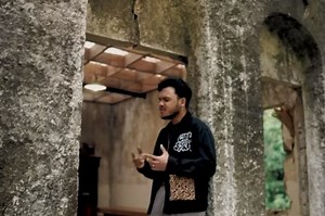 Lirik Lagu 'Dengarkanlah' - Dimansyah Laitupa,  Angin Lalu Meniup Menghembus Membisik Namamu - Sonora.id