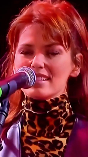 Shania Twain Live Performs 'You're Still The One' 🎶