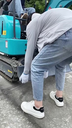 17 mini excavator #excavator #digger #loader #excavators #miniexcavator #minidigger #minipelle #minibagger #miniescavatore #miniexcadora #escavadora #loggrapple #excavating #excavations #excavation #bagger #minidiggers #excavatorsforsale #earthmoving #earthmover #excavatorattachments #attachment #excavatorattachment #electricexcavator #batterypowered #newenergyexcavator #backhoe #forklift #terrainforklift | Mini digger mini excavator