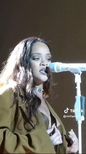 Love On The Brain: Rihanna's Captivating Performance