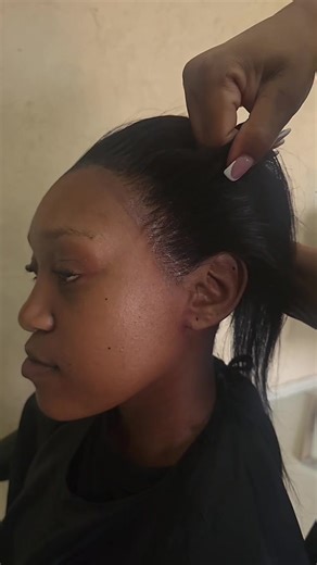 Stylist To Stylist……Do You Guys Do A Pull Test? Well I Do Mine On Almost Every Client 🤞🏽. Which Testing Method Do You Use? #kayleeshair💣🔥✨ #sowetosfinest🇿🇦 #sowetoinstallationclasses👩🏽‍🎓 #fromsowetototheworld🌍 #helpmegrowmybusiness🤌🏽💰