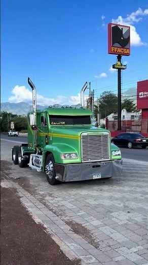 Freightliner FLD 120: The Legend of the Road #Freightliner #FLD120 #Trucks #TruckLife #Routes #Sh...