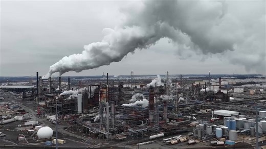 US: Brent climbs as markets monitor Hormuz tensions, possible Iran strike risks.