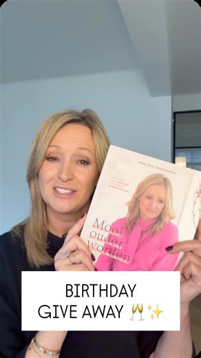 Angelique Vandewinkel. Professioneel Hair&Make-up Artist on Instagram: "BIRTHDAY GIVE AWAY 🥂✨[gesloten] Vandaag ben ik jarig… en wie jarig is, trakteert! 😉 Daarom geef ik een gesigneerd exemplaar van mijn boek ‘Mooi Ouder Worden’ weg. Hoe maak je kans om dit boek te winnen? 👉🏼 Volg mij op Instagram @angeliquevandewinkel en like dit bericht 👉🏼 Tag een vriendin waarvan jij vindt dat ze dit boek verdient Meedoen kan tot en met zondagavond. Maandag maak ik de winnares bekend in mijn story 🎉 V