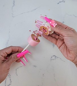 164K views · 1.6K reactions | Sprinkle filled cake pop. Mold from My Little Cakepop Miami pink dye from Poppy Paint Candy melts from Stover & Company #cakepoptv #chocolatelover #poppypaint #cakepops #heart #mini #cake | CakePoptv | Facebook