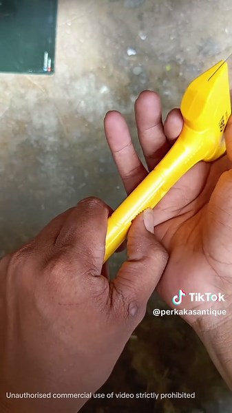 Deli scraper alat pengeruk sisa cat dan sisa wall mounding pada dinding #scraper #pengerukcat #deliscraper #delitools @Deli Tools Indonesia