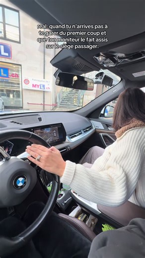 Apprends à te garer comme Sandra à l'autoécole