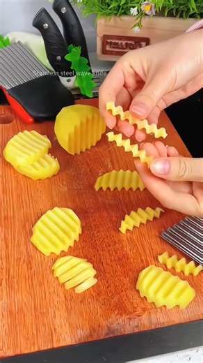 🍟Wave Potato Cutter delivers easy, uniform cuts with a unique wavy design—perfect for crispy, delicious homemade fries.🍟 | Doubledmuch