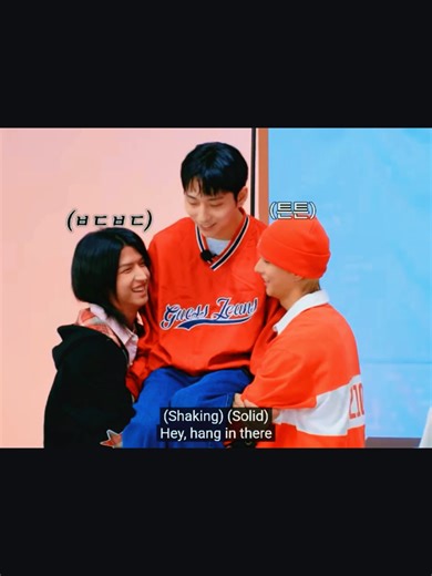 Challenge: #junhan & #ode carrying #gunil while doing squats 💪 #xdinaryheroes #xtremeshow