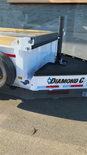This White Diamond C LPT checks every box. 😎 Built to handle real work, this dump trailer comes loaded with smart features that make a difference on the job: ✔️ Board brackets — what we like to call cheap insurance to protect your dump sides ✔️ Heavy-duty telescopic lift with the power to handle tough loads ✔️ Side-mounted spare tire ✔️ Long-arm tarp system ✔️ Solar panel to keep your battery charged and ready If you’re ready to step up your dump game, this LPT is ready to work as hard as you d
