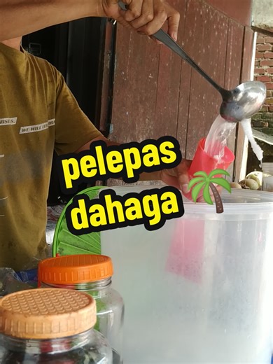 Es kelapa muda gula aren dan setrup 🌴 #fyp #kulinertiktok #eskelapamuda