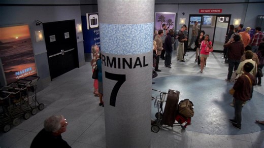 this 'big bang theory' scene where howard got back from space and thought the crowd at the airport was for him...whole time it was howie mandel😭💔even worse,they didnt believe he was an astronaut😭
