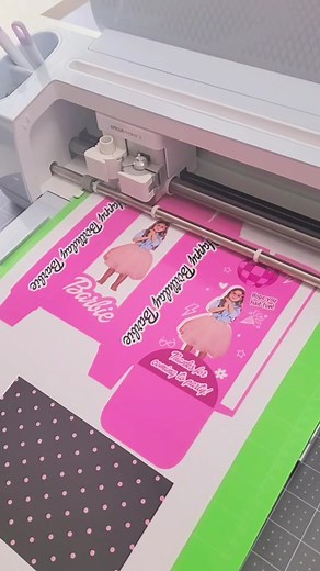 Barbie party favor box idea using the cricut maker 3 and printed on 11x17 glossy cardstock #prettypartyandcrafty #partyprintablespaper #diycrafts #tiktokpartner #blacktiktok