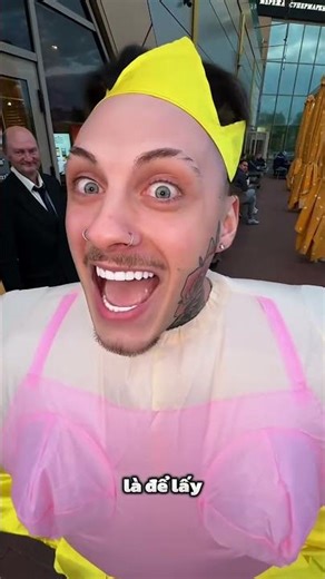 Stopped by security, he came back the next day. #shorts