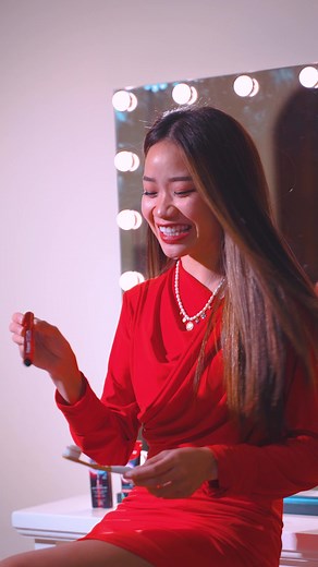 BEEN SO EXCITED ABOUT THIS! 😍 I’m a genuine #Colgate #OpticWhiteO2 series user and LOVE their O2 Teeth Whitening Pen and bring it with me even when I travel! Use it consistently and your teeth turns 3 shades whiter as you sleep! Build your oral beauty regimen and #SmileOutLoud with their new Peach Osmanthus variant Optic White O2 Whitening toothpaste which whitens your teeth in 3 days. 🥰 Your radiant smile is your most powerful tool. ♥️ @Colgate Singapore