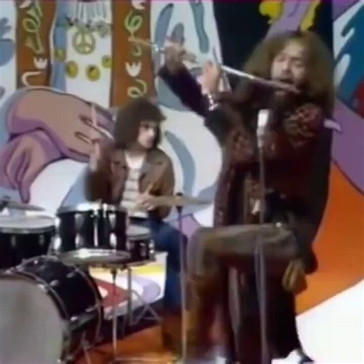 🪈 Flute in Rock? This Vintage Jethro Tull Clip Says YES! 🪈Straight from the shop’s feed — Ian Anderson and the boys delivering pure 70s psychedelic magic. That flute cuts right through the guitars like it was born for the stage!Fun Fact: Ian is standing on one leg the whole time while shredding the flute — his legendary signature move he started doing live to stay balanced and add that wild showman energy. It instantly became the thing everyone remembers about Jethro Tull!Proof that sometimes 