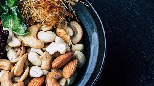 9 Healthy Snacks for Weight Loss - and 3 That Can Make You Gain