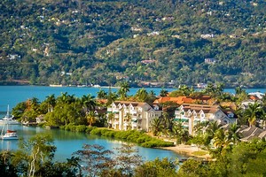 Montego Bay: tourists in Jamaica warned to 'stay in hotels' as state of public emergency declared