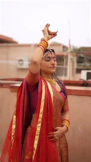 Neha Marda on Instagram: "🙏 To all the mothers from all the daughters 🙏 Wearing : @zaribanaras"