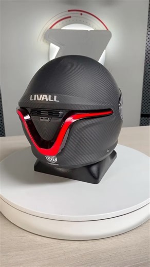 🚨Voici le casque de moto DU FUTUR, le Livall MC1 Pro. ✅C’est une révolution en termes de connectivité et de sécurité, incorporant une caméra, du Bluetooth et des lumières LED qui s’activent lors du freinage. 🆘Tout cela avec un système SOS qui se déclenche en cas de chute. L’ACHÈTERIEZ-VOUS ? 😉 #casquemoto #casquedemoto #livall #motocard #fuelyourpassion | Motocard FR