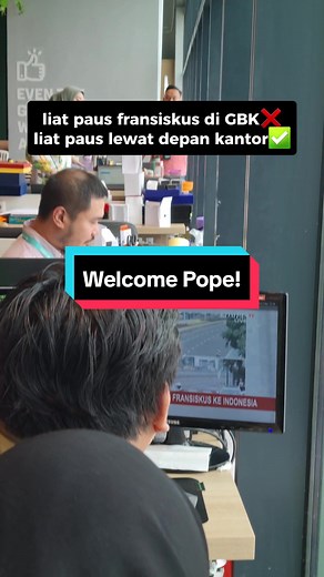 selamat datang paus fransiskus di indonesia! kami memantau dari lantai 27 nih😊👋🏻 #pausfransiskus