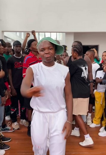 One of the easiest choreography I’ve ever seen my dad created ✅ Dc: @Demzy BaYe #tealeaveyoofi #lmf #viral