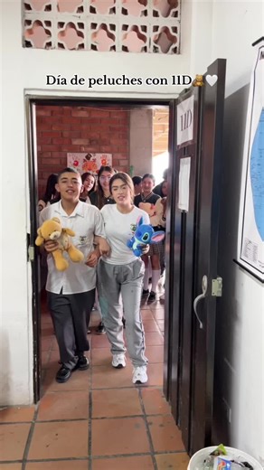 Día de peluches 11D🤍 #generacion #prom25 #fypp