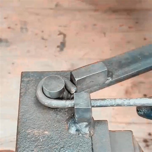 easy metal rod bending ideas #diy_031 #construction #tools | Hannah Perez