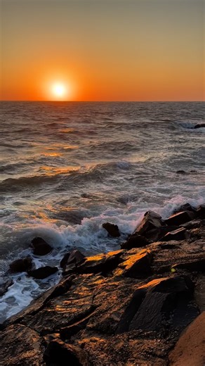 The Wildwood Sun by-the-Sea on Instagram: "In the words of Bob Dylan, “You don’t need a weatherman to know which way the wind blows.” Just take a walk on the beach and you’ll find out! 💨 💨 🌊"