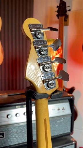 1976 Fender Jazz Bass, Olympic White