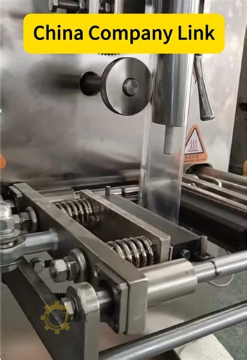 High-pressure conveyor viscous sauce packaging machine, suitable for chili sauce, beef sauce, and high-viscosity seasonings. #sauce #paste #sauce #packagingtechnology #packingmachinesupplier