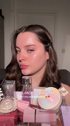 Viral cosmetics @SHEGLAM makes photoshop effect on face i'm obsessed... Products and shades I use: •Brow-fection angled brush&dip (Chocolate) •Complexion boost concealer (Chantilly) •Hydrating primer (Blueberry AHA) •Matte foundation (Chantilly) •Liquid bronzer (Terracotta) •Liquid blush (Hot Topic) •Radiance ring 3in1 correcting setting powder •Lunar glow highlighter (Vanilla Frost) •Eyeshadow topper (Frosting) •Eyeliner pro-flex angled(Black) •Pickle Rick setting spray •Jelly wow hydrating lip