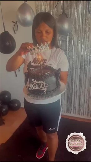 Delicious Crown Cake for Birthdays